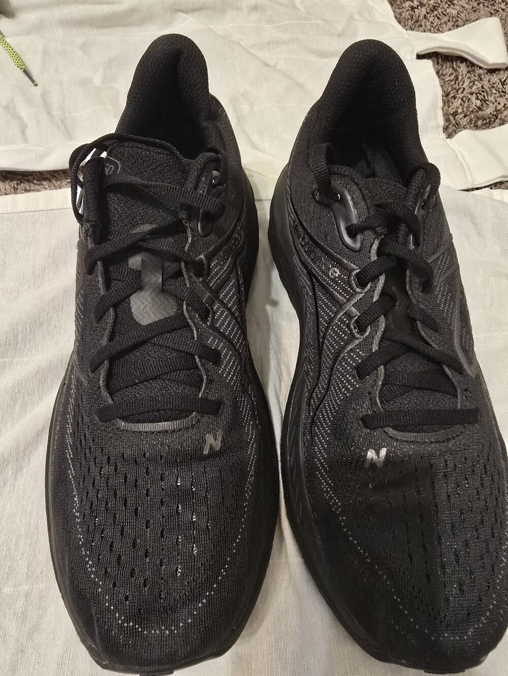 New Balance Men's Black Athletic Running Shoes - Breathable Mesh Trainer